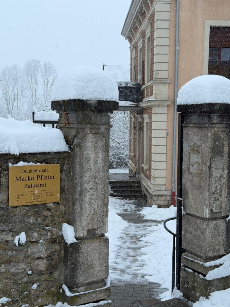 Schnappschuss vor Praxisbeginn: Dr. Marko Pfister persönlich.